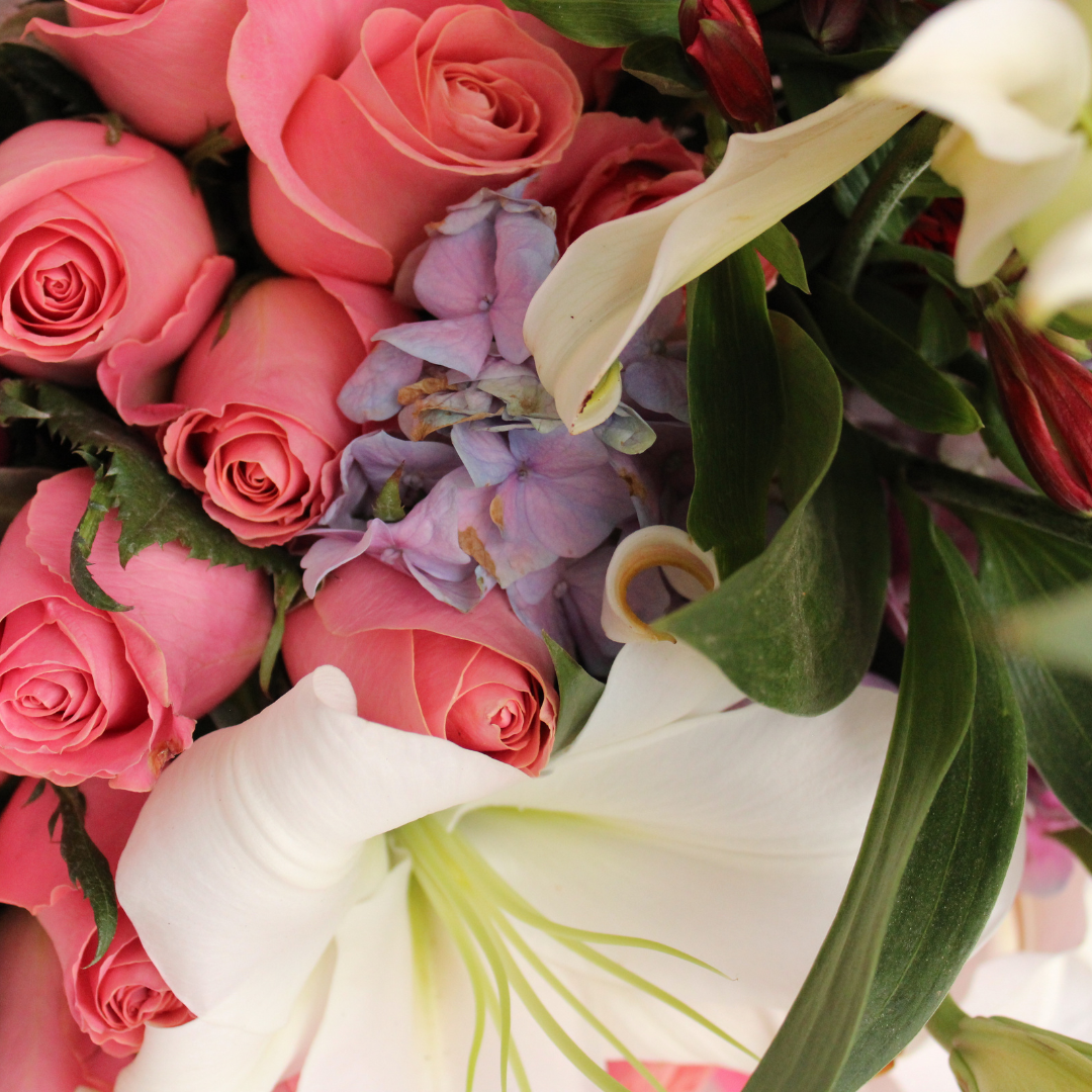 16. Bouquet Flores Mixtas Elegantes