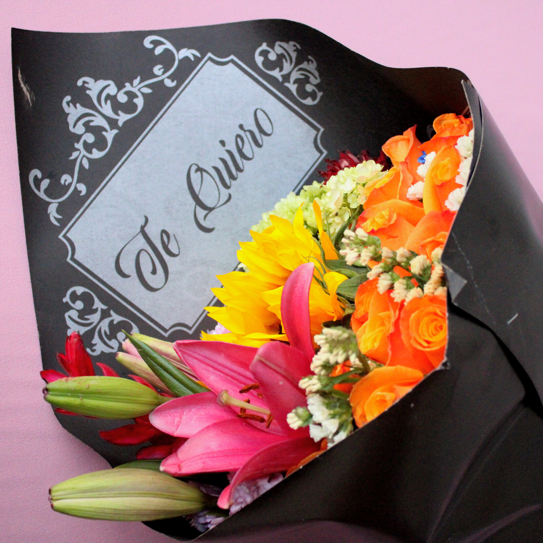 2. Bouquet de Rosas con Girasol