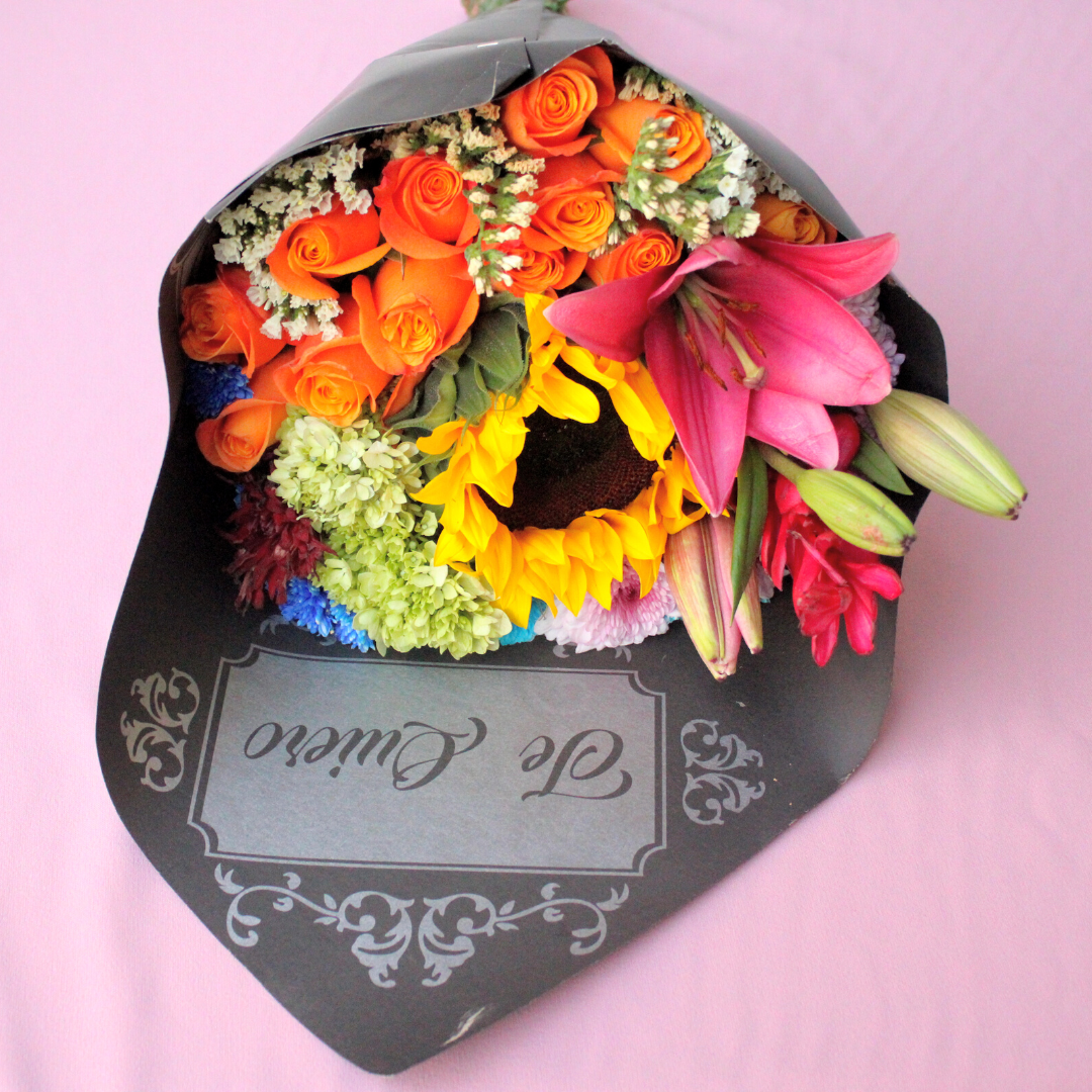 2. Bouquet de Rosas con Girasol