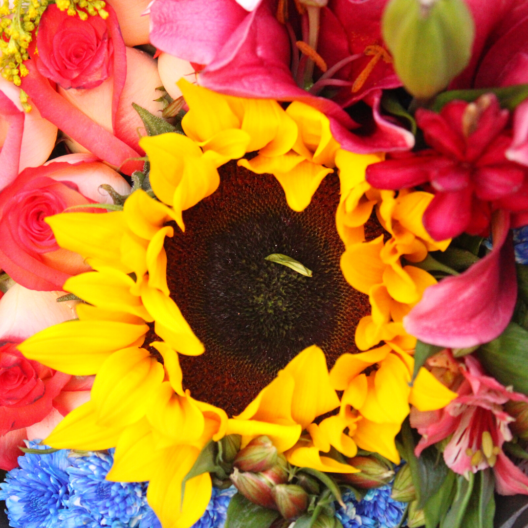 2. Bouquet de Rosas con Girasol