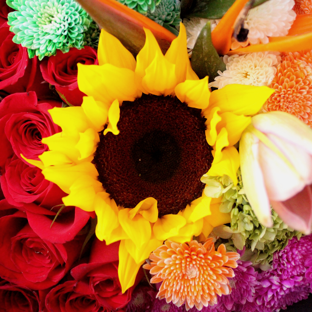 2. Bouquet de Rosas con Girasol